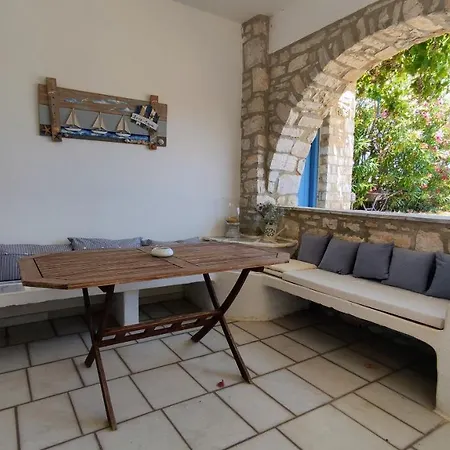 Nikolas Villa